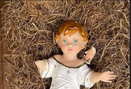 Vandali danneggiano il presepe di piazza San Bernardo a Castegnate