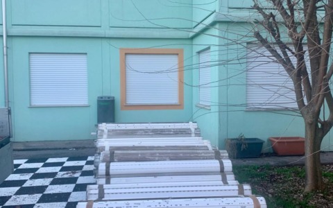 Nuove tapparelle per la scuola primaria