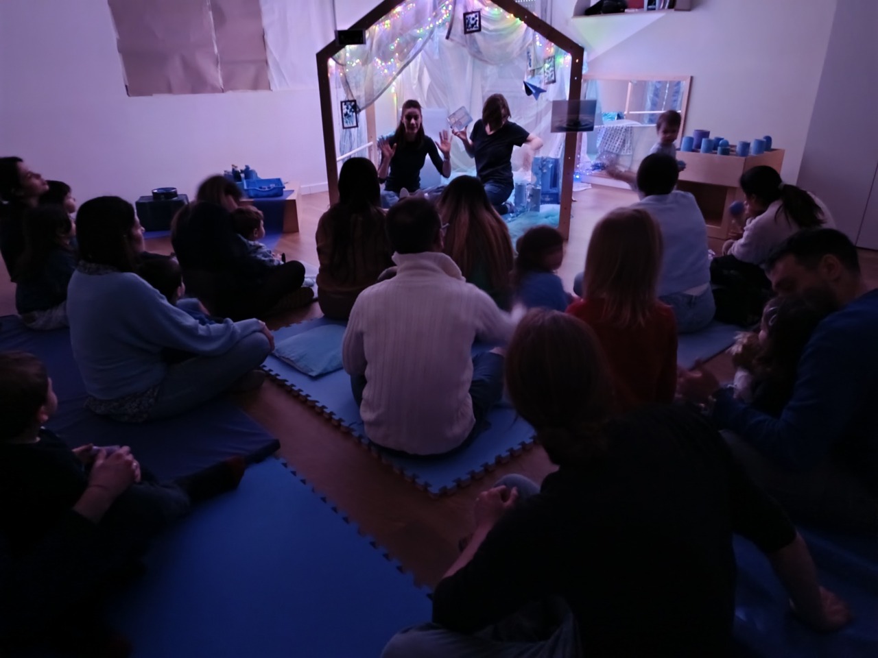 Mamme, papà e bambini al nido per la Notte dei Racconti