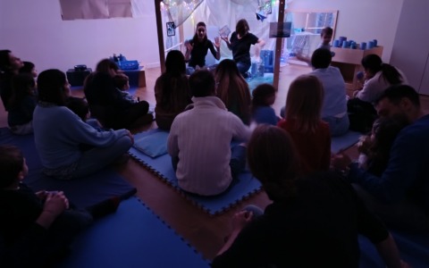 Mamme, papà e bambini al nido per la Notte dei Racconti