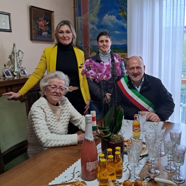 Per celebrare l’importante ricorrenza il sindaco Giovanni Montano ha fatto visita alla signora Kalucz portando gli auguri dell’Amministrazione comunale.