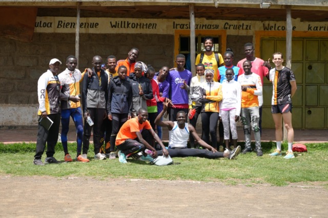 Ritorno in Kenya con un carico di scarpe che significa speranza