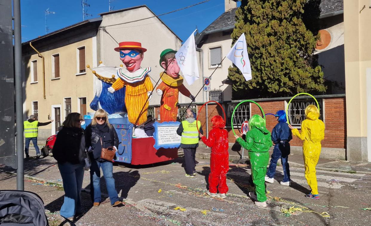 Grande festa per la sfilata del carnevale “Olimpico”