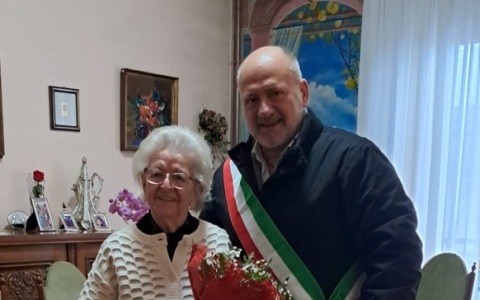 La comunità di Olgiate Olona celebra i 100 anni di Irene Kalucz