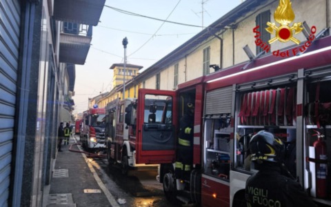 Incendio in una palazzina: intervengono i Vigili del Fuoco