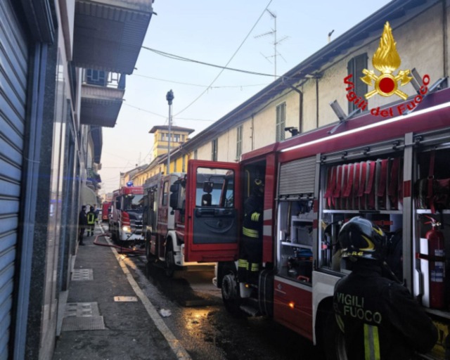 Incendio in una palazzina: intervengono i Vigili del Fuoco