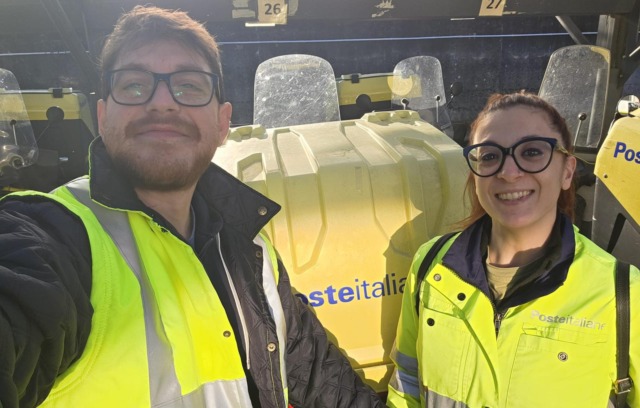 Storia d’amore di due portalettere, Lucia e Stefano si sono conosciuti e innamorati in Poste: “Il lavoro come collante”