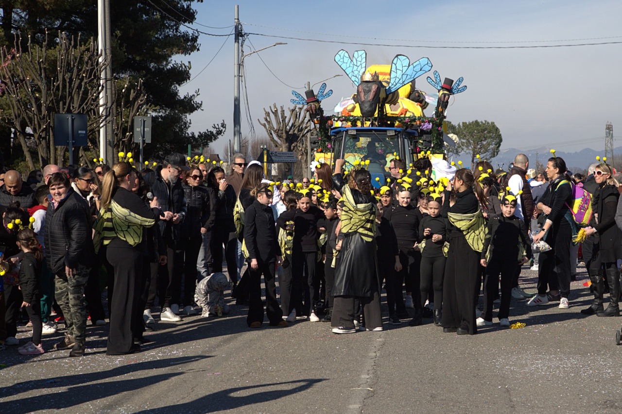 Le vie di Cogliate illuminate dai colori del Carnevale