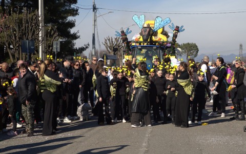 Le vie di Cogliate illuminate dai colori del Carnevale