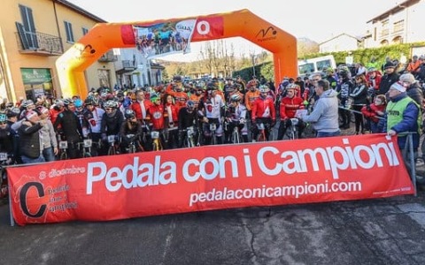 “Pedala con i campioni” a cena con gli ex professionisti