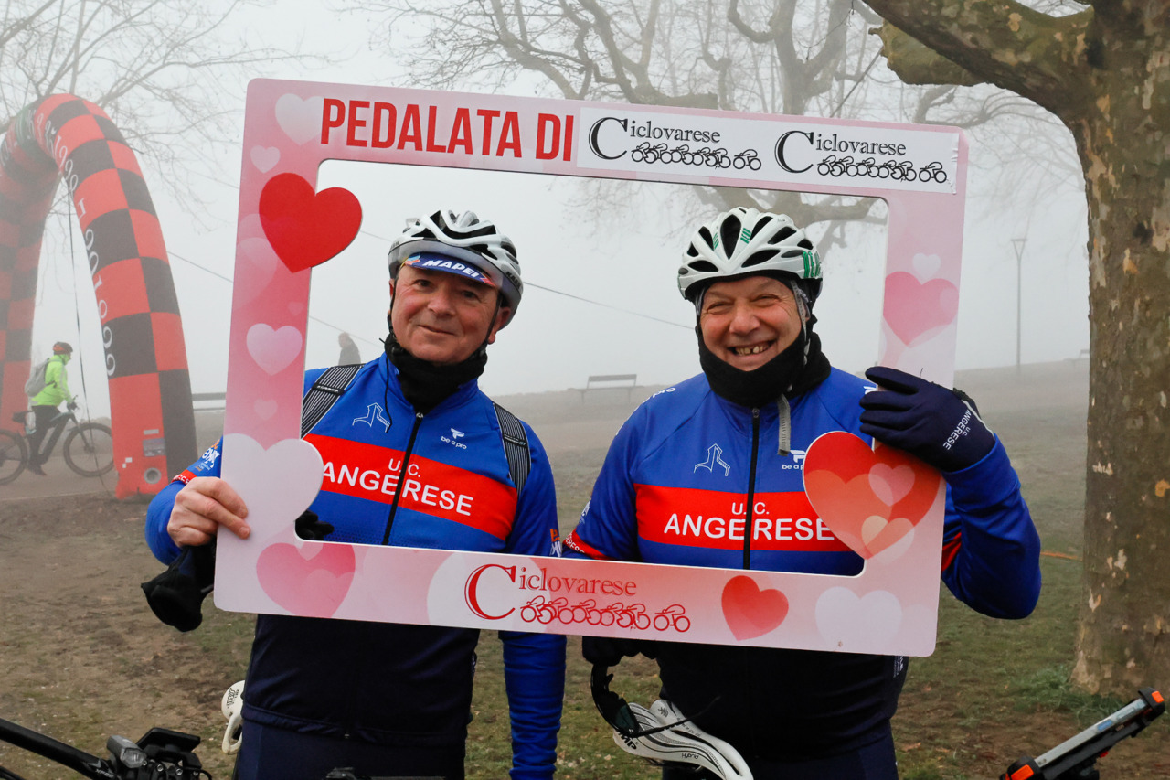 Gli innamorati della bicicletta in sella a Gavirate
