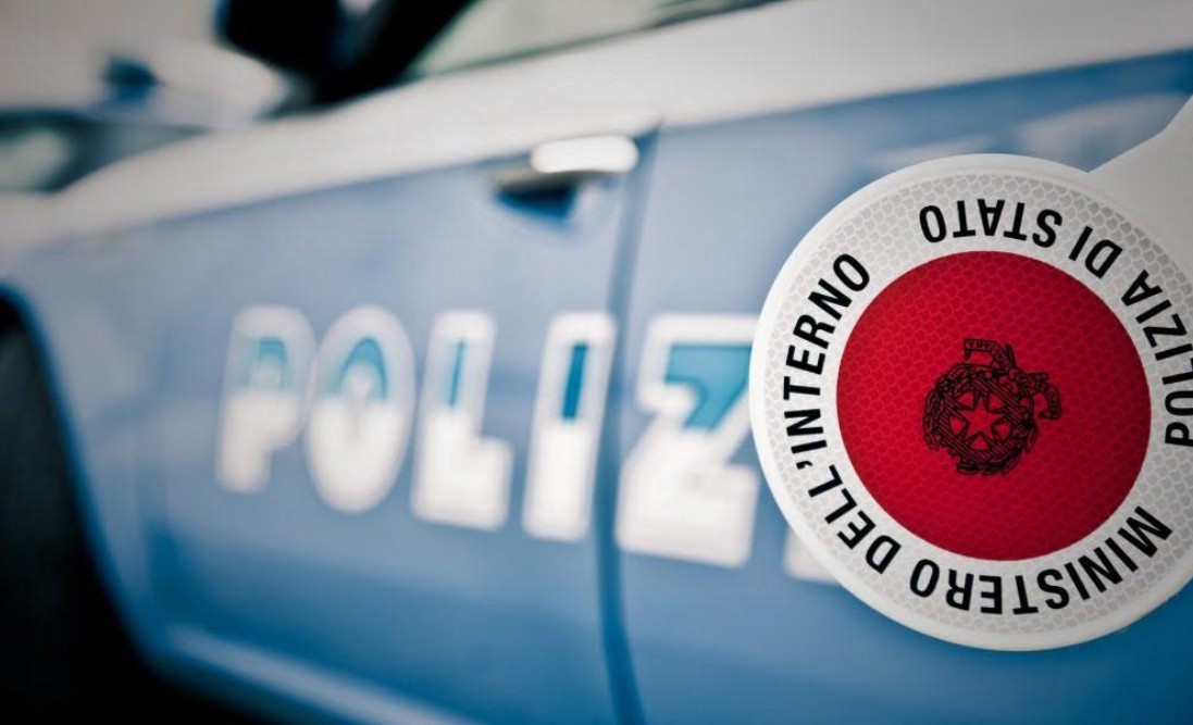 Ai domiciliari con un permesso orario di uscita, esce di casa e spaccia, arrestato insieme all’amico