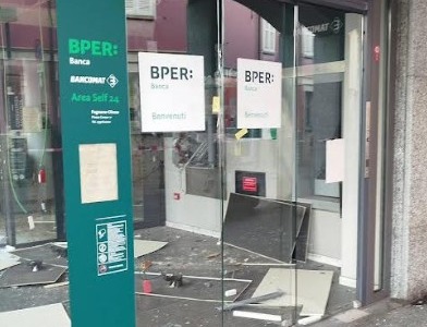 Colpo alla filiale Biper di piazza Cavour