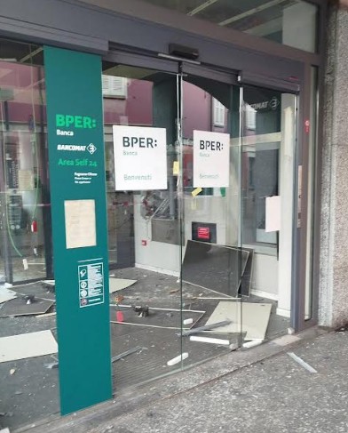 Colpo alla filiale Biper di piazza Cavour