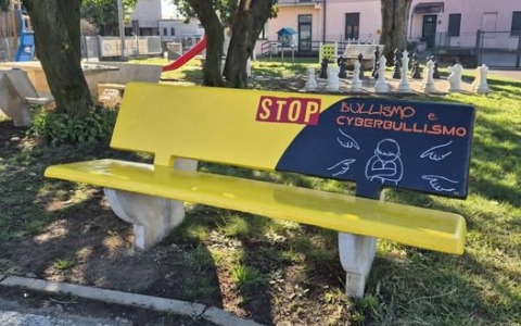 Panchina per dire “no” a bullismo e cyberbullismo