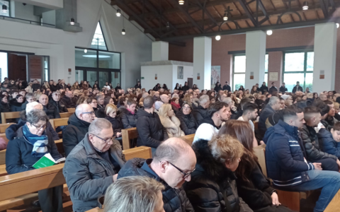 Quasi quattrocento persone al funerale del 24enne Emanuele Accomando
