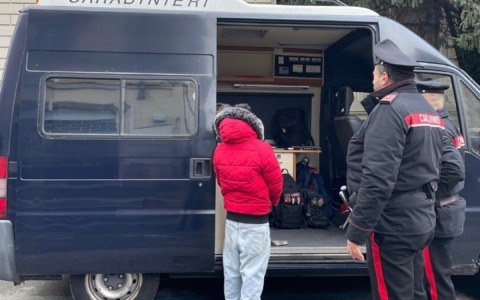 Controlli dei carabinieri nel centro di Varese