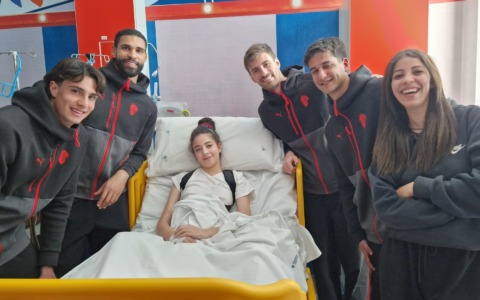Gabbia e Loftus-Cheek fanno visita ai bambini della Pediatria