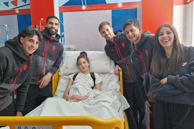 Gabbia e Loftus-Cheek fanno visita ai bambini della Pediatria