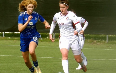 Crolla a terra durante la partita: giocatrice della Caronnese finisce in ospedale