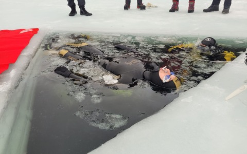 Dalla piscina di Solbiate al lago ghiacciato: Gabriele Satto fa il Record World Guinness