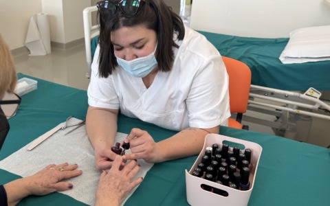 “Mani in cura”: un momento di benessere durante la chemioterapia