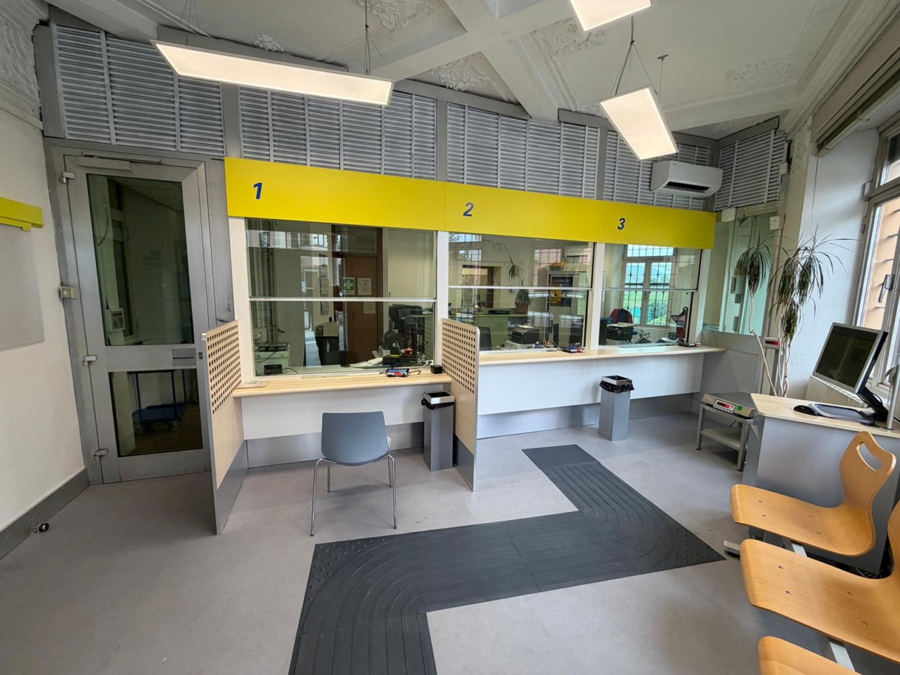 Riaprono gli uffici postali di Maccagno e Porto Ceresio