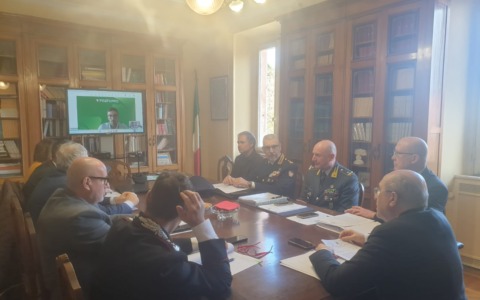 Comitato per l’ordine e la sicurezza: niente metal detector all’ingresso delle scuole