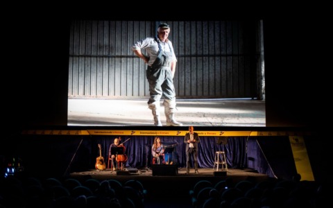 “Penuria Padana”: il monologo giornalistico arriva nel varesotto