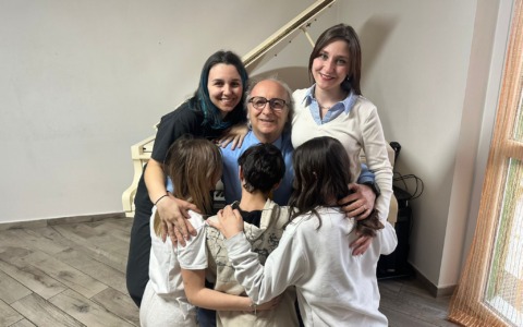 Direttore dell’ufficio postale e papà da record: la storia di Vincenzo