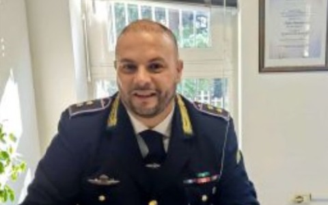 Deizioni di fido davanti al municipio, ripresi e sanzionati