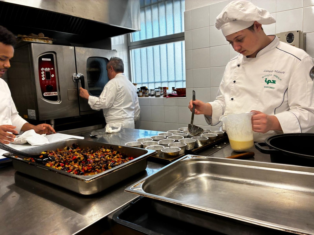 Gli studenti del centro Prealpi hanno cucinato con lo chef Simbula