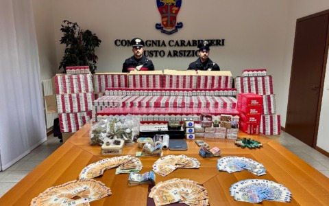 Sequestrati 260 chili di tabacchi di contrabbando e quasi otto chili di droga