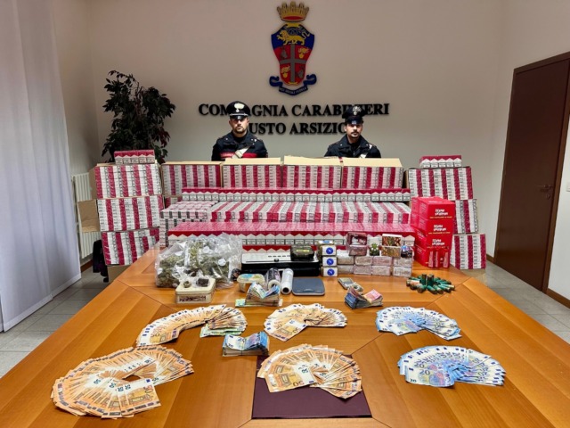 Sequestrati 260 chili di tabacchi di contrabbando e quasi otto chili di droga