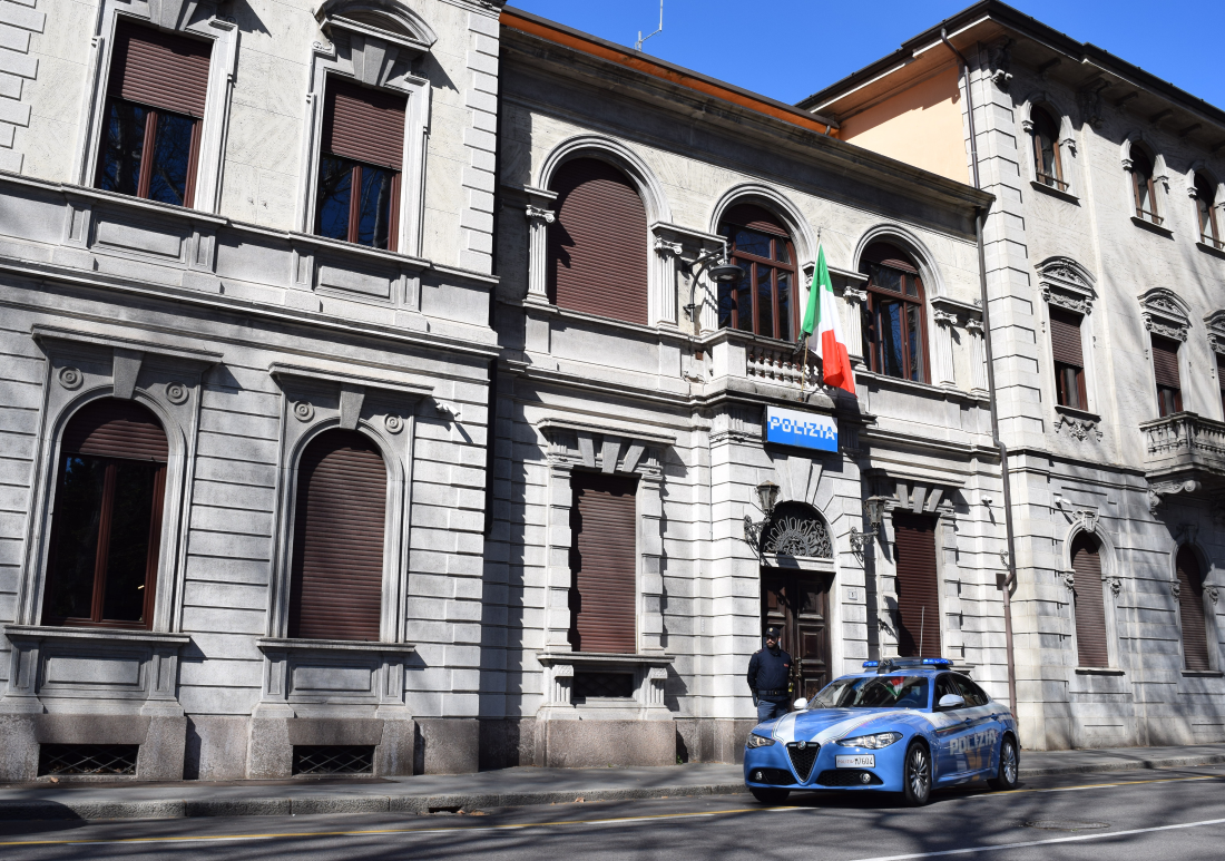 Beccato a rubare liquori, aggredisce la sicurezza: arrestato