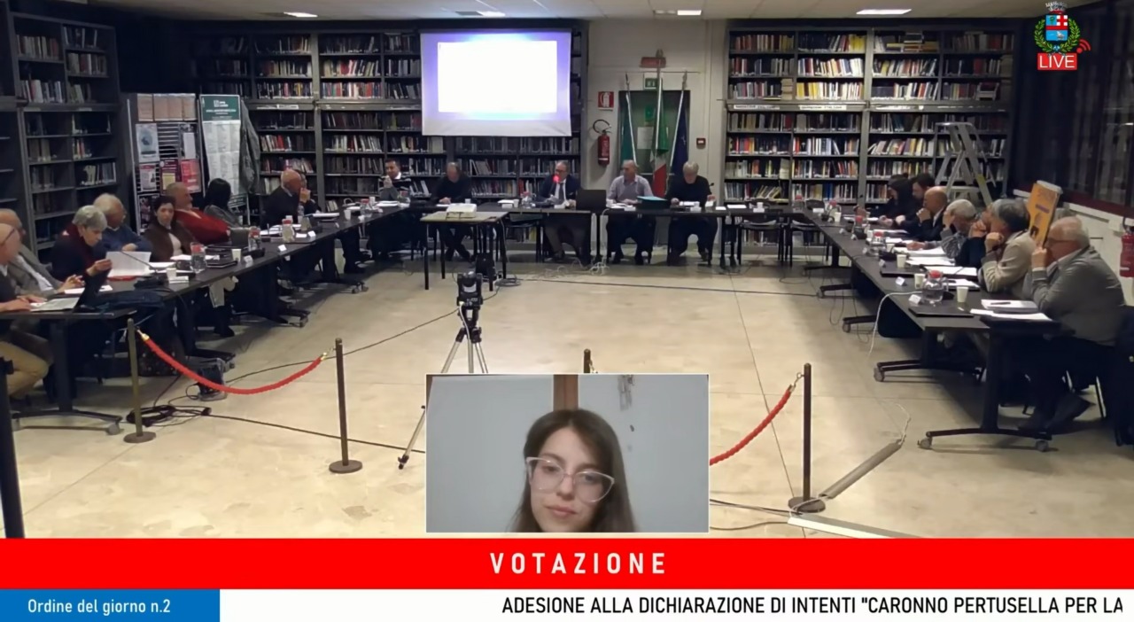 Bestemmia in consiglio, le scuse non bastano: le minoranze vogliono le dimissioni del Presidente