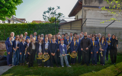 Pifferaio magico in scena grazie alla banda