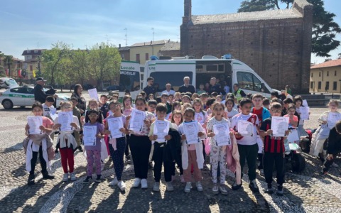 Educazione stradale in piazza per gli alunni della primaria