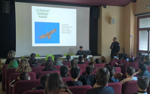 Educazione ambientale e alla legalità, i Carabinieri incontrano gli studenti