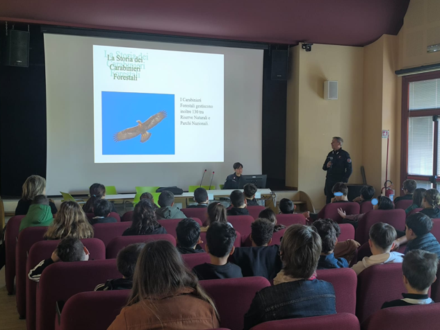 Educazione ambientale e alla legalità, i Carabinieri incontrano gli studenti