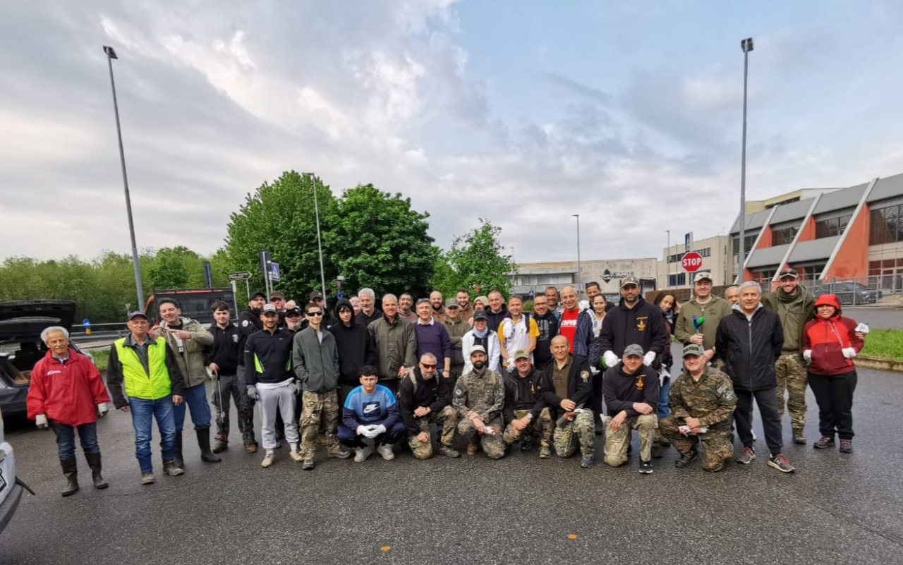 I volontari puliscono il Bosco del Rugareto