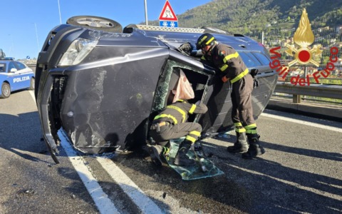 Grave incidente all’ingresso dall’autostrada A9: intervengono i Vigili del Fuoco