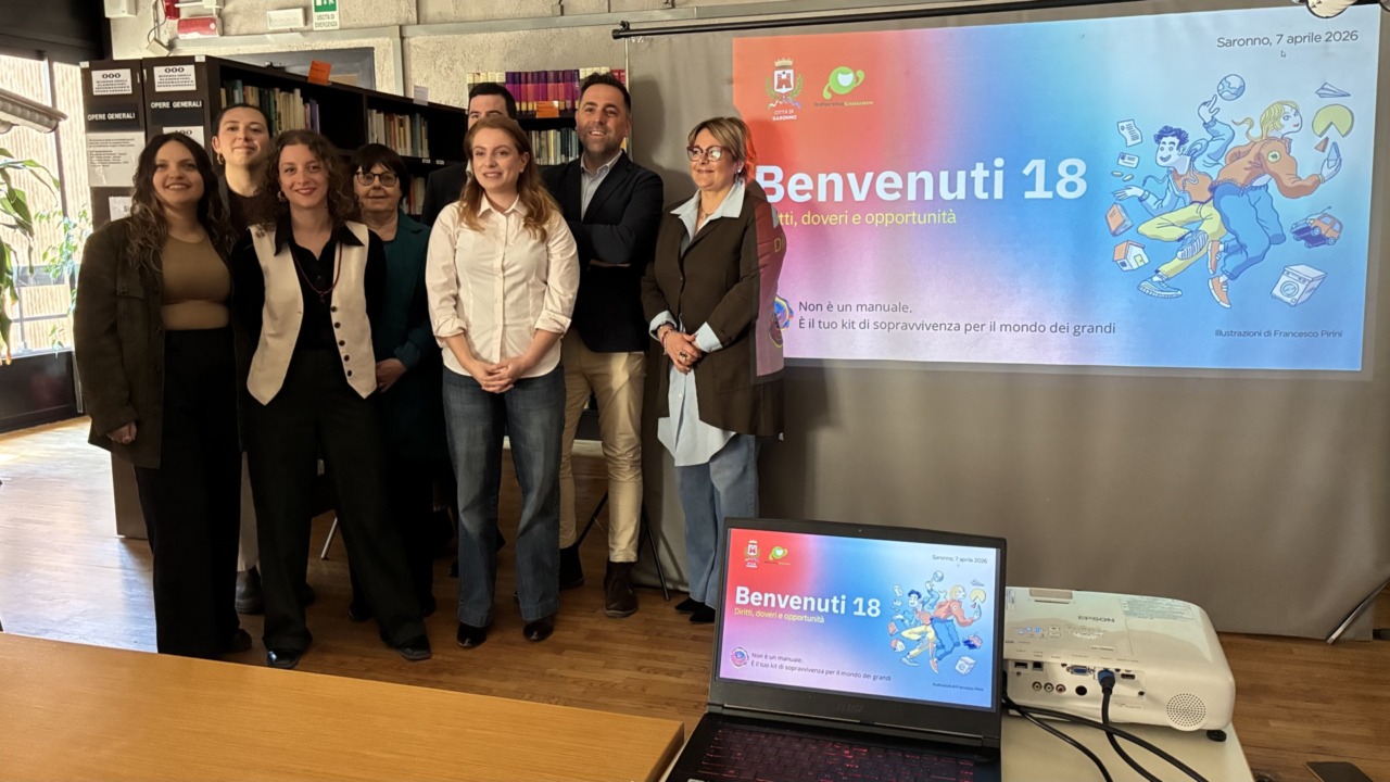 Costituzione e mini book ai neo maggiorenni