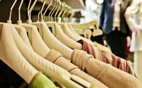 “Ciapa un vestii e purta a’ ca’”: arriva lo Swap Party