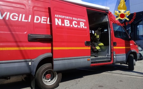 Sostanza irritante in un autosalone: intervengono i Vigili del fuoco