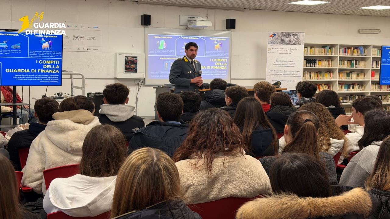 I finanzieri salgono in cattedra per l’educazione alla legalità economica