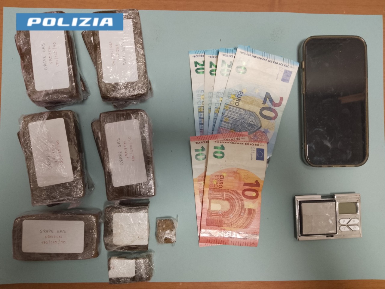 Arrestato spacciatore, sequestrato un chilo di hashish
