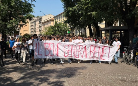 Per le strade sfila la Marcia della Legalità