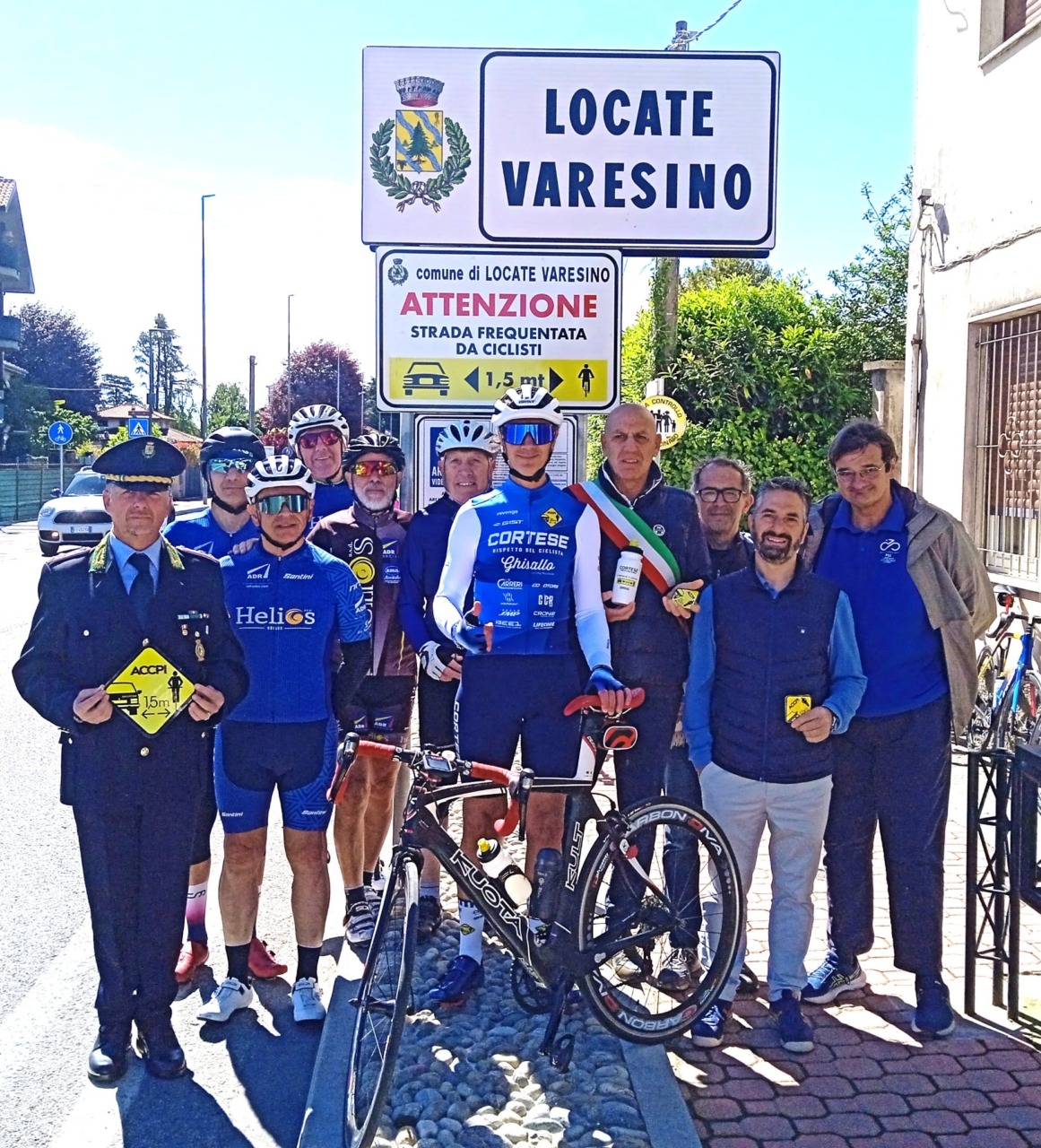 Ecco i cartelli «salvaciclista» in Varesina e via Garibaldi.