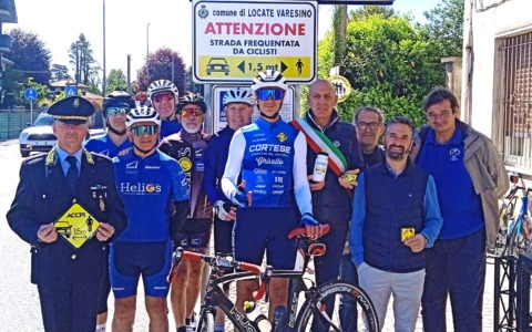 Ecco i cartelli «salvaciclista» in Varesina e via Garibaldi.